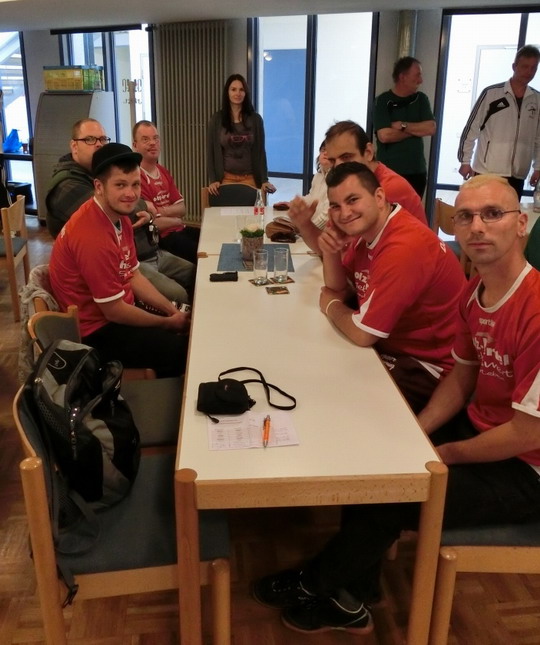 Menschen mit Handicap Fußball / Walking