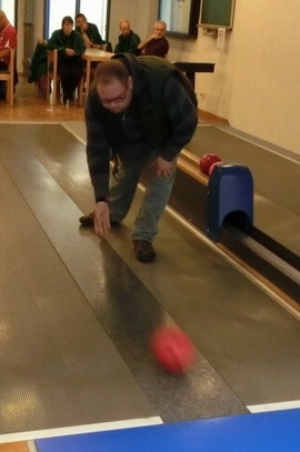 Menschen mit Handicap Fußball / Walking
